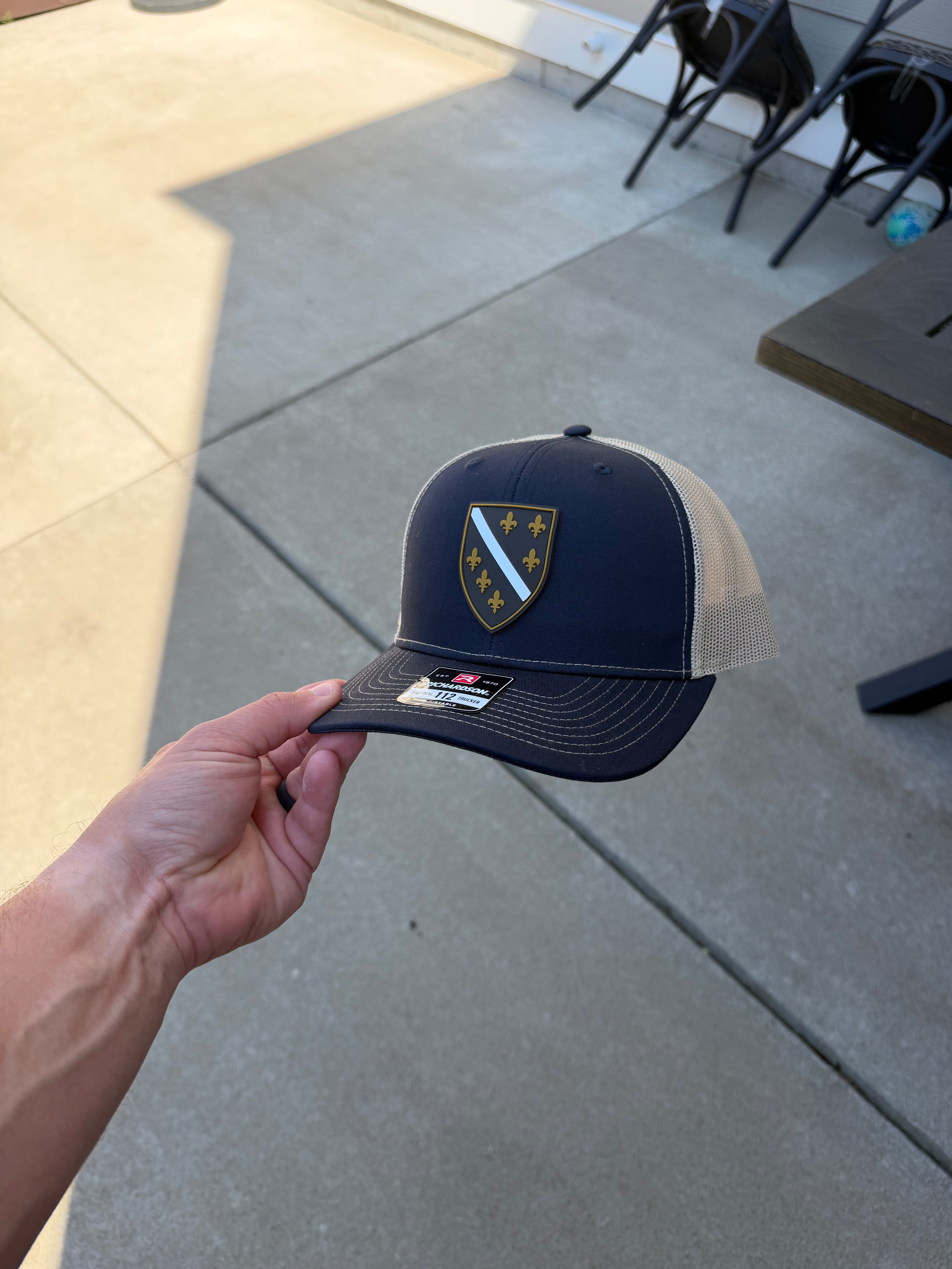 Black Edition Ljiljan Shield Richardson 112 Trucker Hat